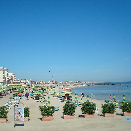 Hotel Villa Ersilia Rimini B&B Bagian luar foto