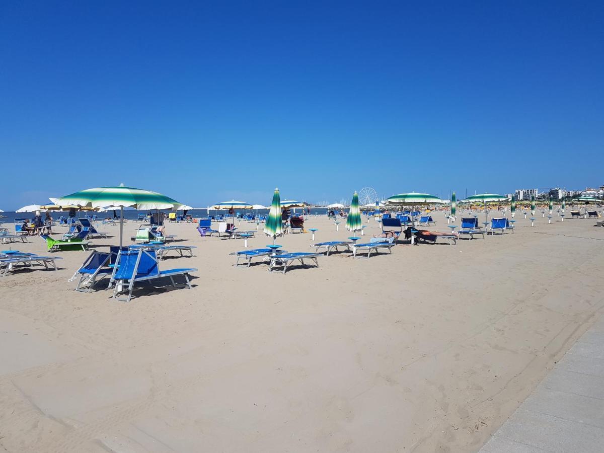Hotel Villa Ersilia Rimini B&B Bagian luar foto