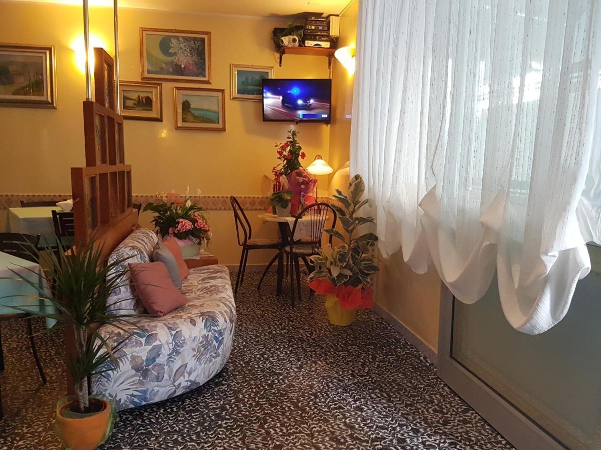 Hotel Villa Ersilia Rimini B&B Bagian luar foto