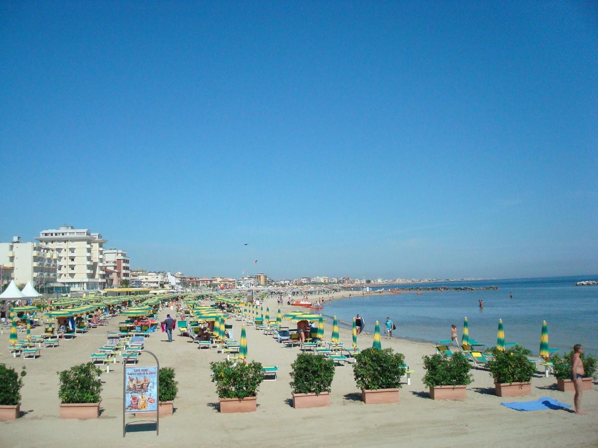 Hotel Villa Ersilia Rimini B&B Bagian luar foto
