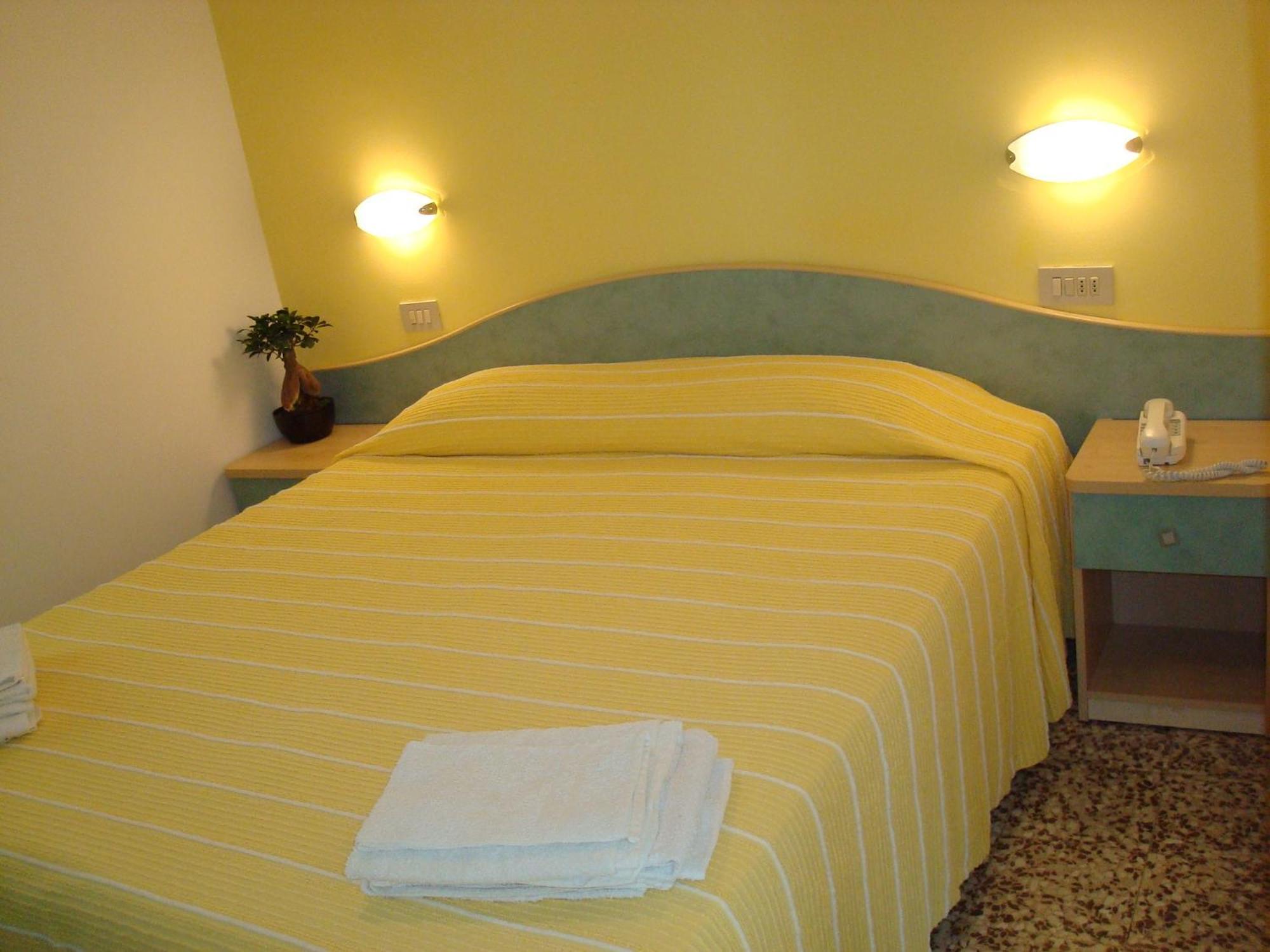 Hotel Villa Ersilia Rimini B&B Bagian luar foto