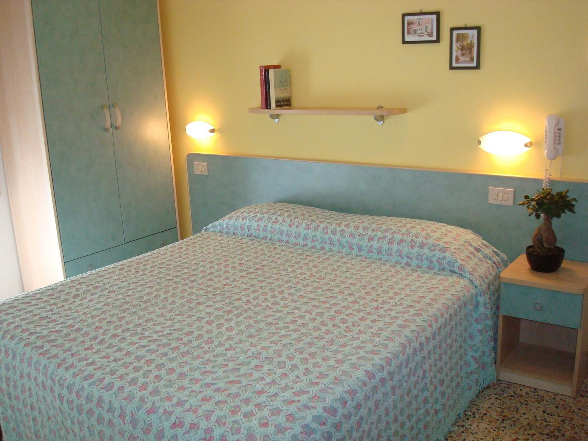 Hotel Villa Ersilia Rimini B&B Bagian luar foto