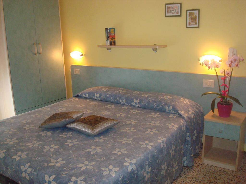 Hotel Villa Ersilia Rimini B&B Bagian luar foto