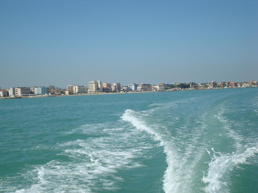 Hotel Villa Ersilia Rimini B&B Bagian luar foto