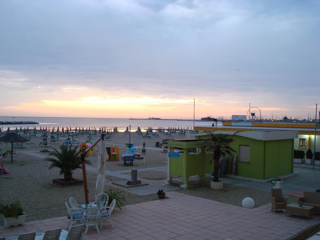Hotel Villa Ersilia Rimini B&B Bagian luar foto