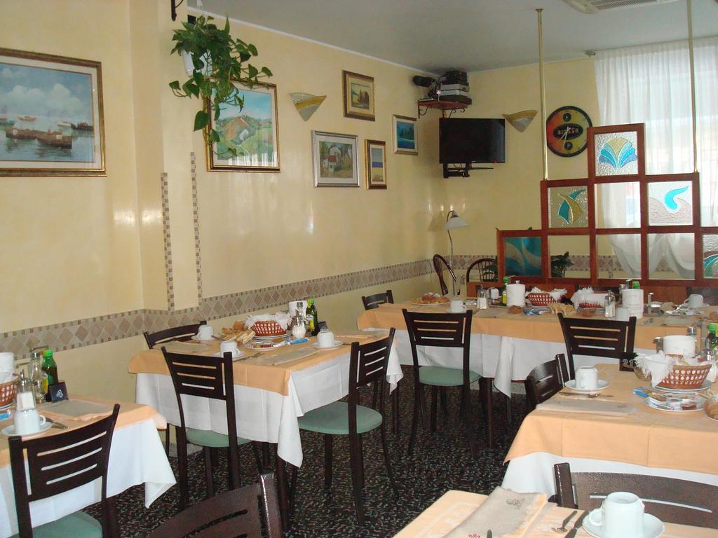 Hotel Villa Ersilia Rimini B&B Bagian luar foto