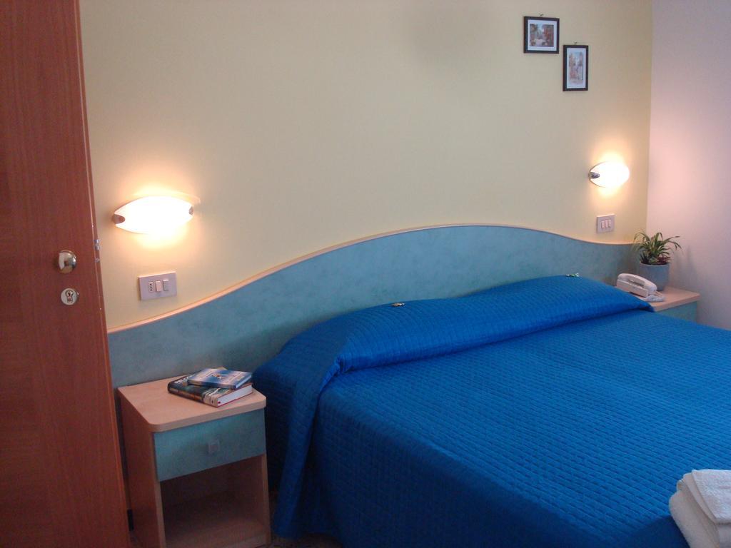 Hotel Villa Ersilia Rimini B&B Bagian luar foto