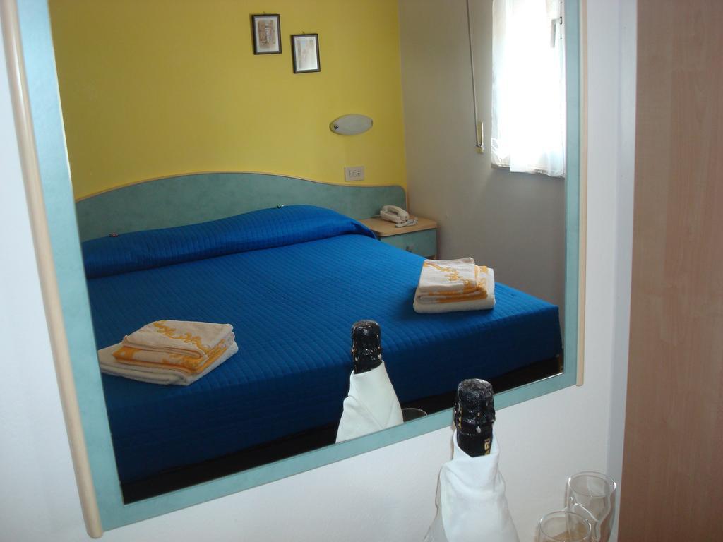 Hotel Villa Ersilia Rimini B&B Bagian luar foto