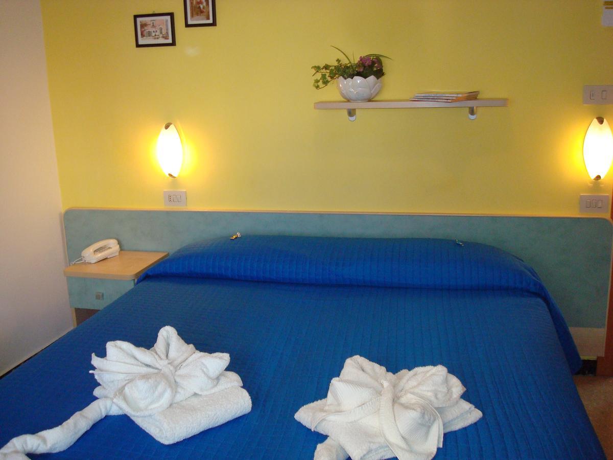 Hotel Villa Ersilia Rimini B&B Bagian luar foto