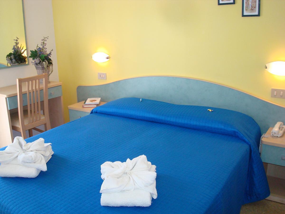 Hotel Villa Ersilia Rimini B&B Bagian luar foto