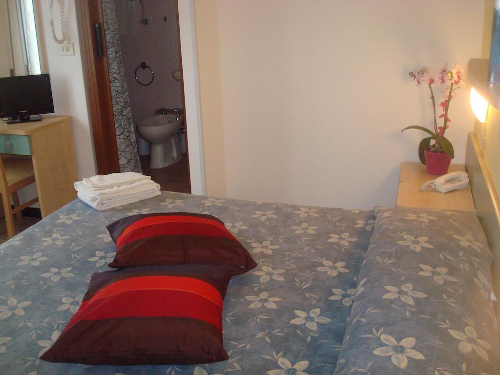 Hotel Villa Ersilia Rimini B&B Bagian luar foto