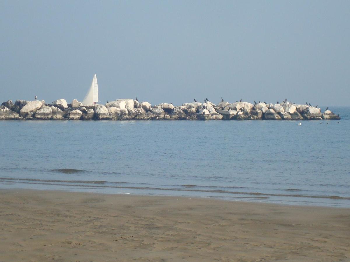 Hotel Villa Ersilia Rimini B&B Bagian luar foto